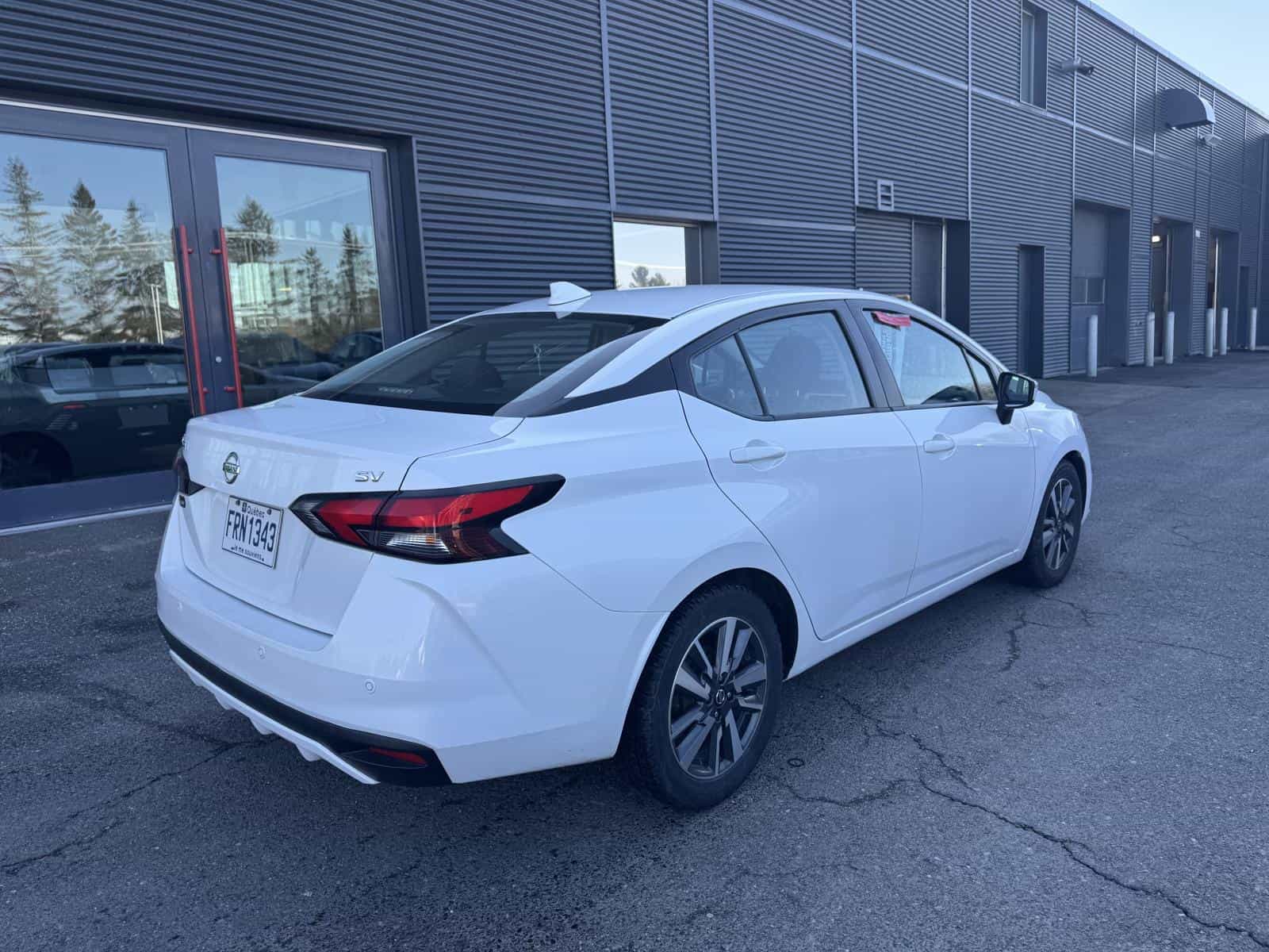 Image 4 Nissan Versa SV 2021