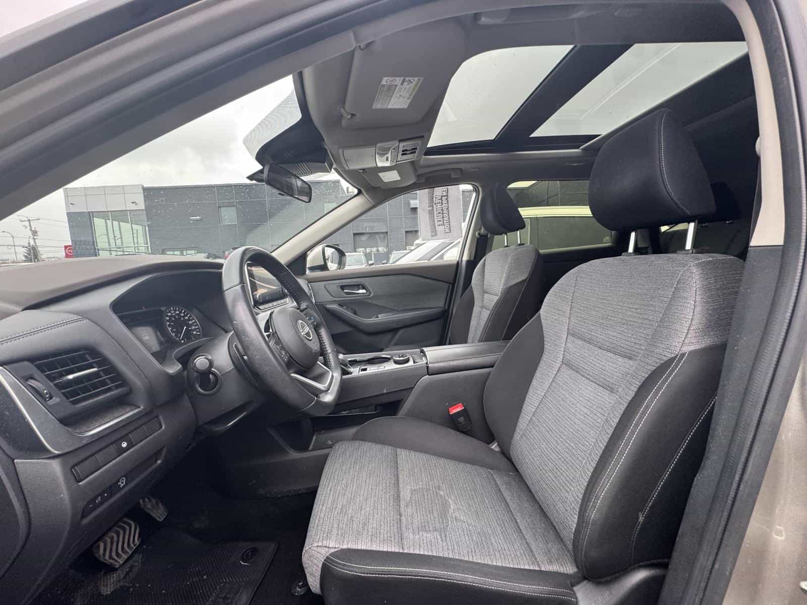 2023 Nissan Rogue SV Moonroof - Image 6