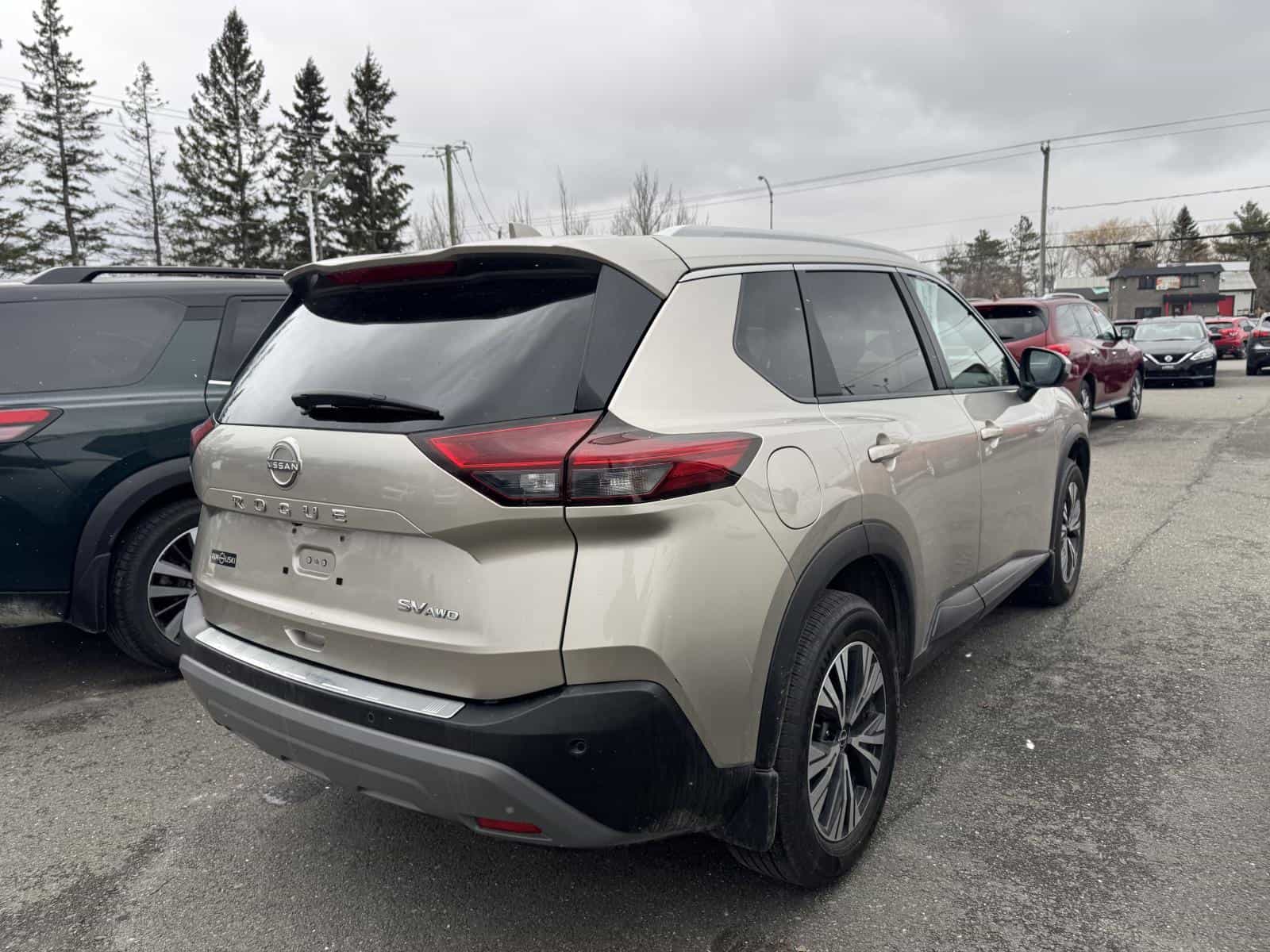2023 Nissan Rogue SV Moonroof - Image 4