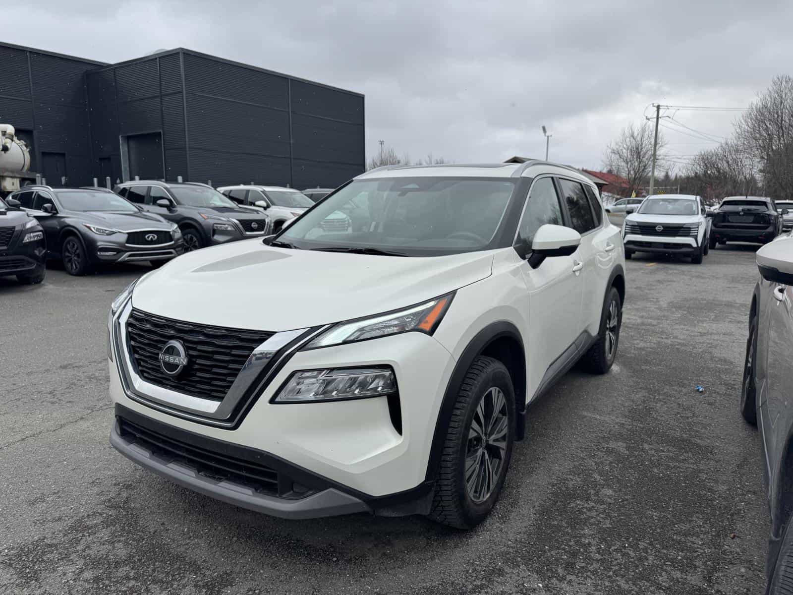 2023 Nissan Rogue SV Moonroof - Image 1