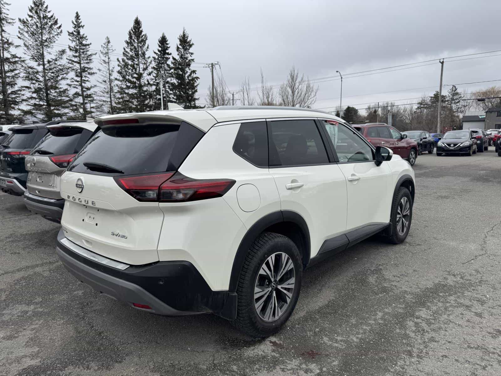 2023 Nissan Rogue SV Moonroof - Image 4
