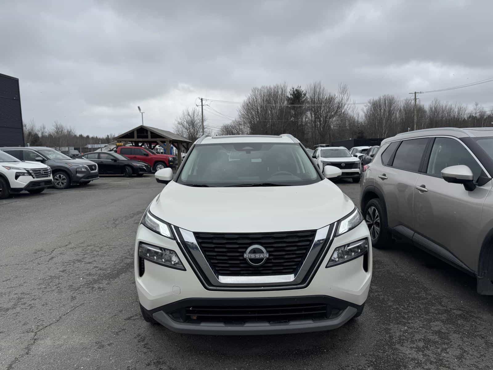 2023 Nissan Rogue SV Moonroof - Image 2