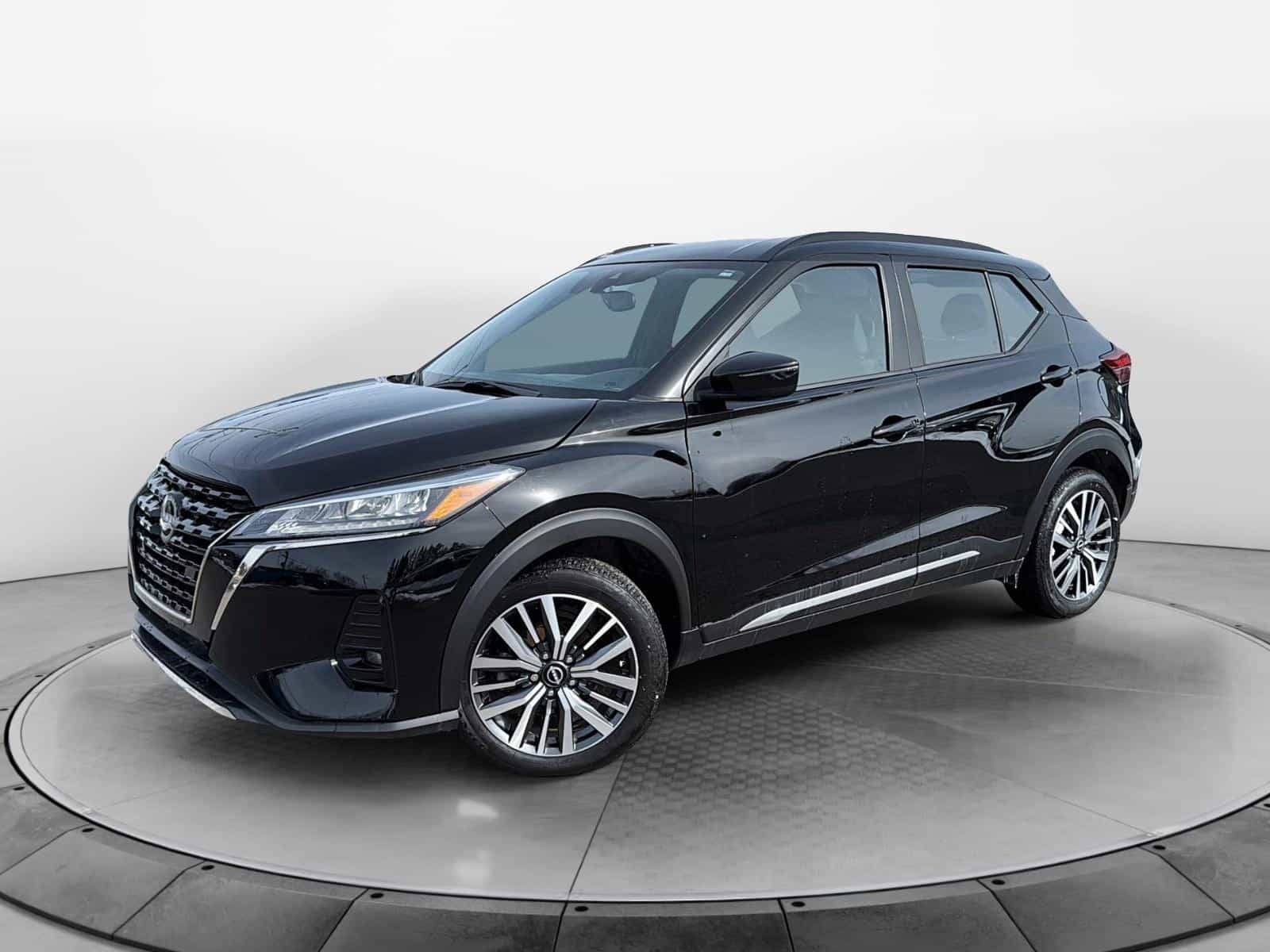 2023 Nissan Kicks SR - Image 1