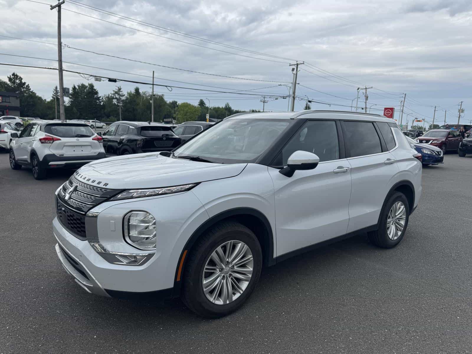 2023 Mitsubishi Outlander SE S-AWC - Image 1