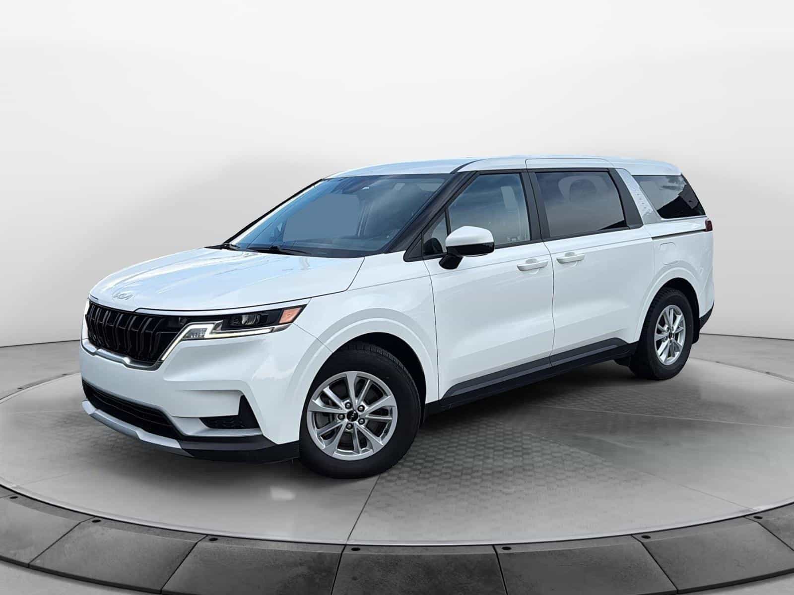 2024 Kia Carnival LX - Image 1