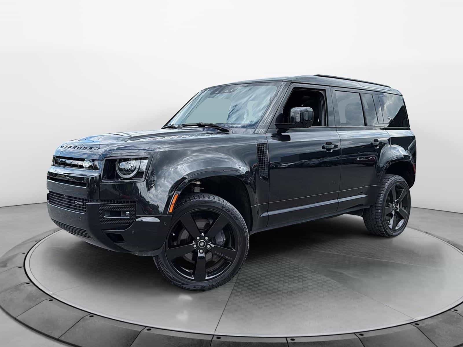 2023 Land Rover Defender 110 X-Dynamic SE P400 - Image 1