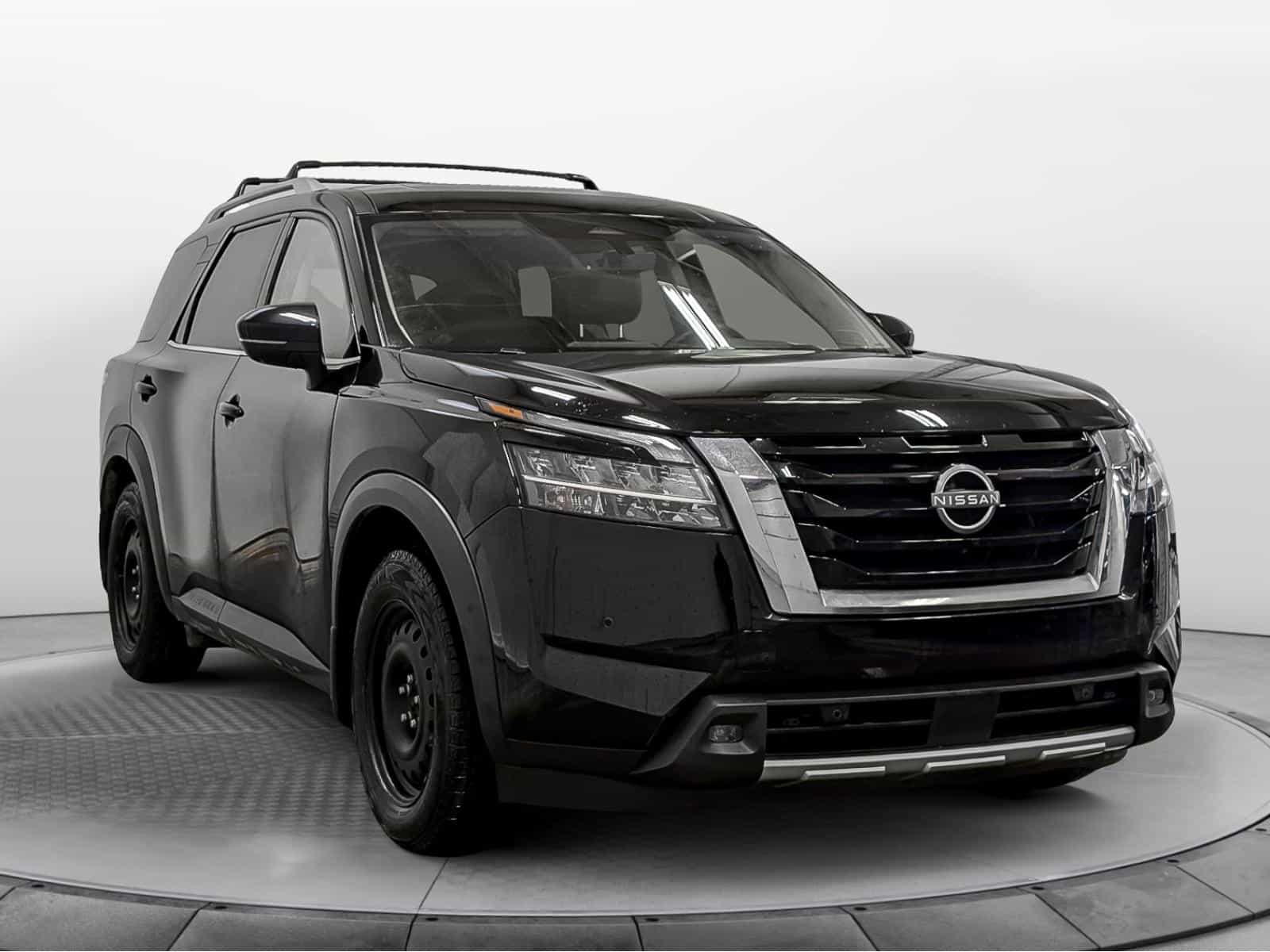 2023 Nissan Pathfinder SL - Image 3