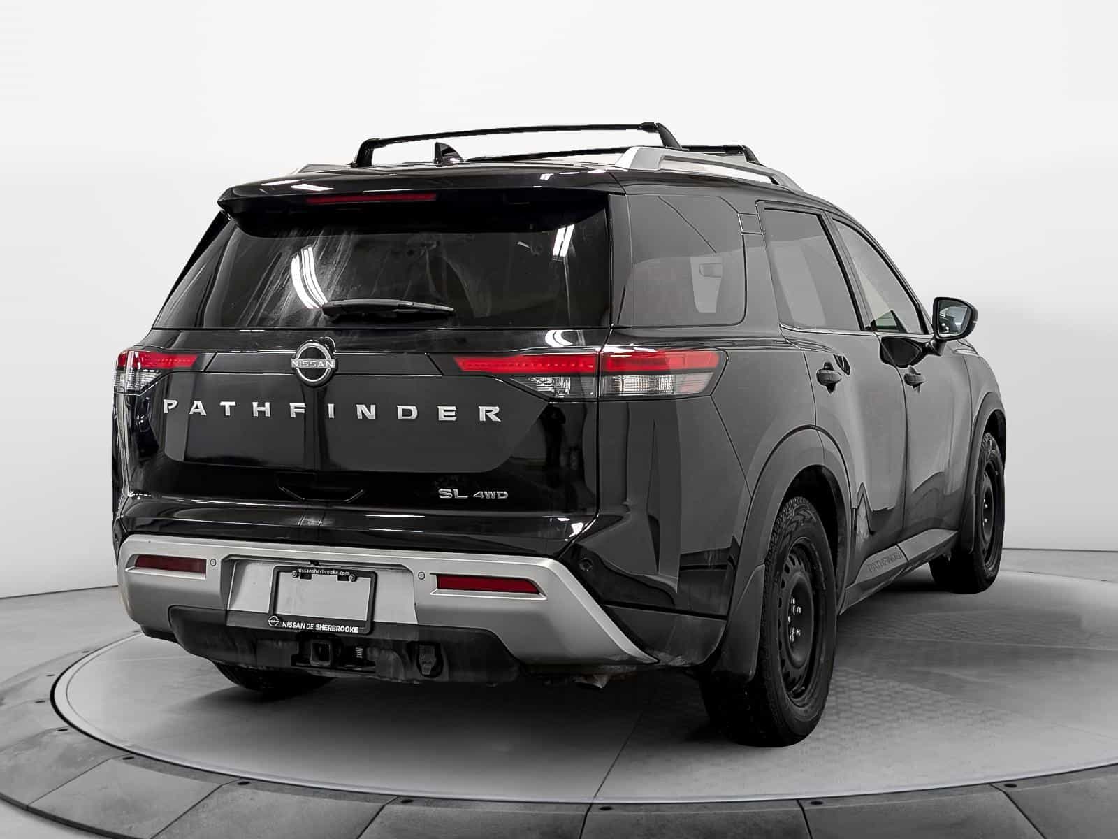 2023 Nissan Pathfinder SL - Image 5