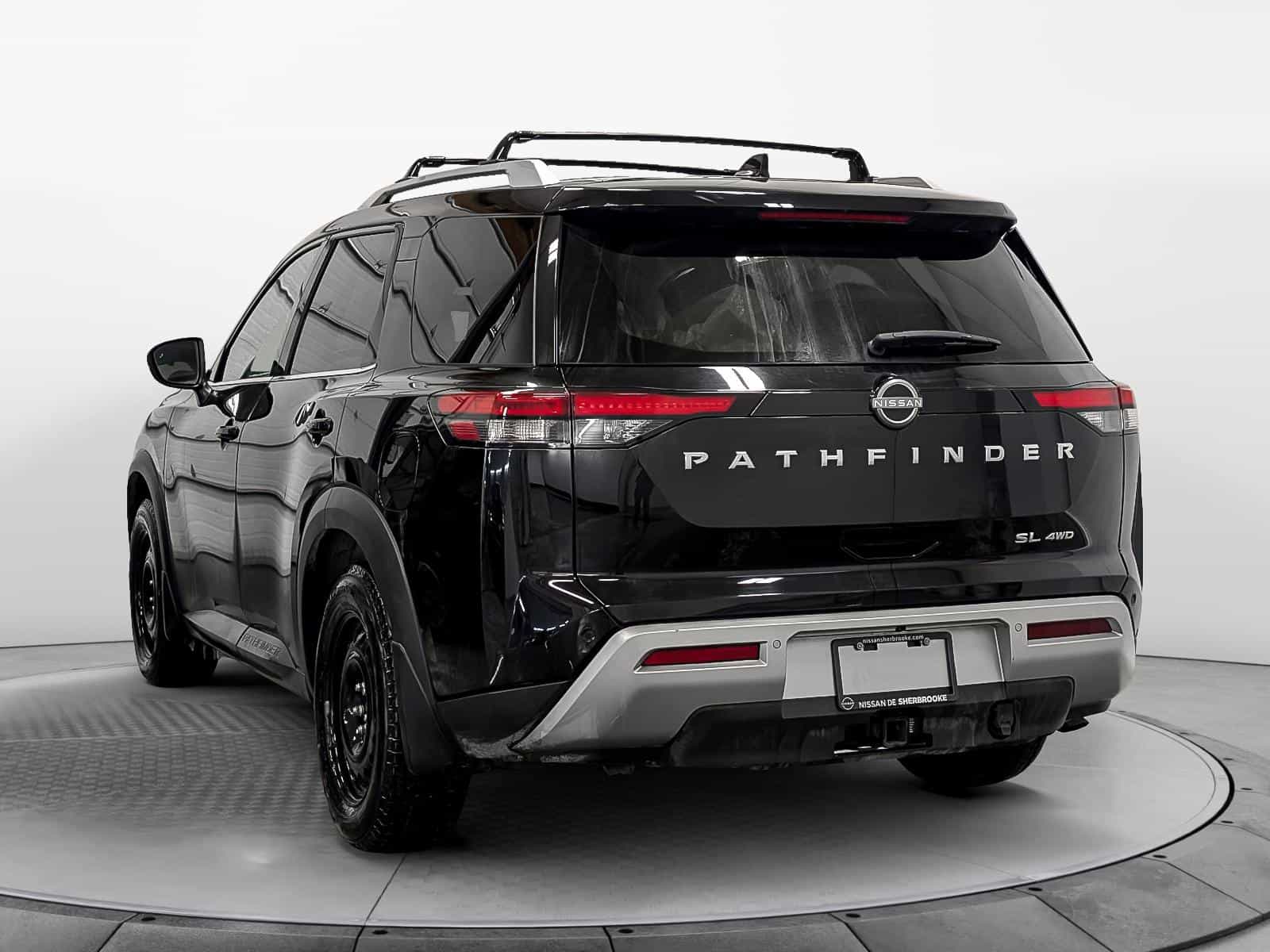2023 Nissan Pathfinder SL - Image 4