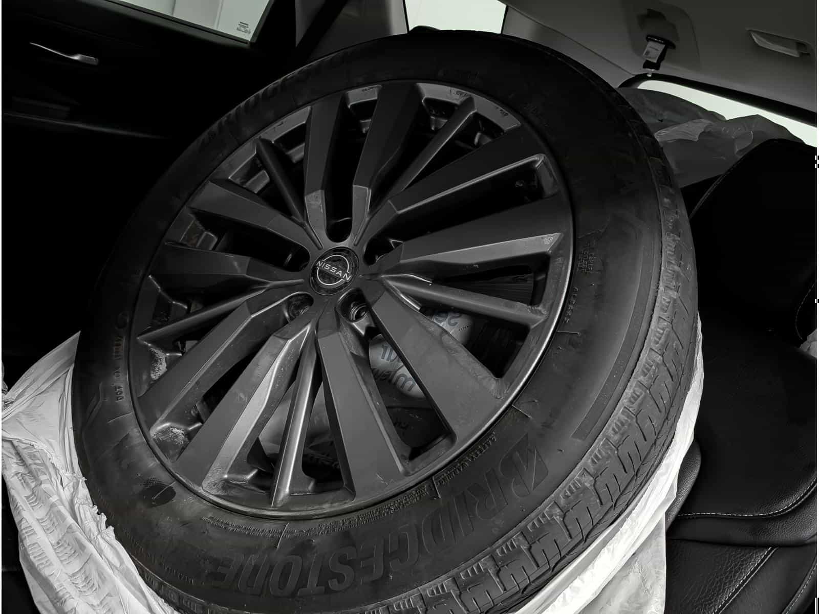 2023 Nissan Pathfinder SL - Image 9