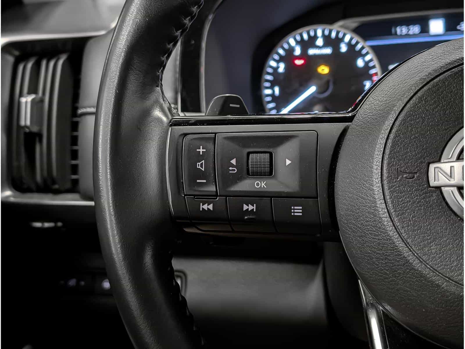 2023 Nissan Pathfinder SL - Image 15