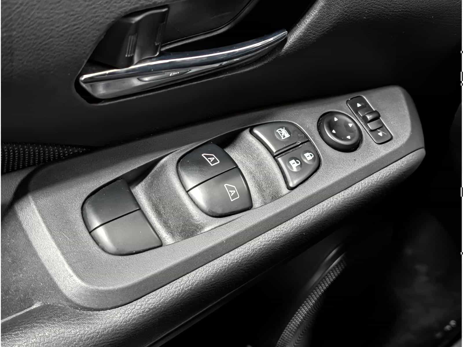 Image 17 Nissan Kicks SV 2023