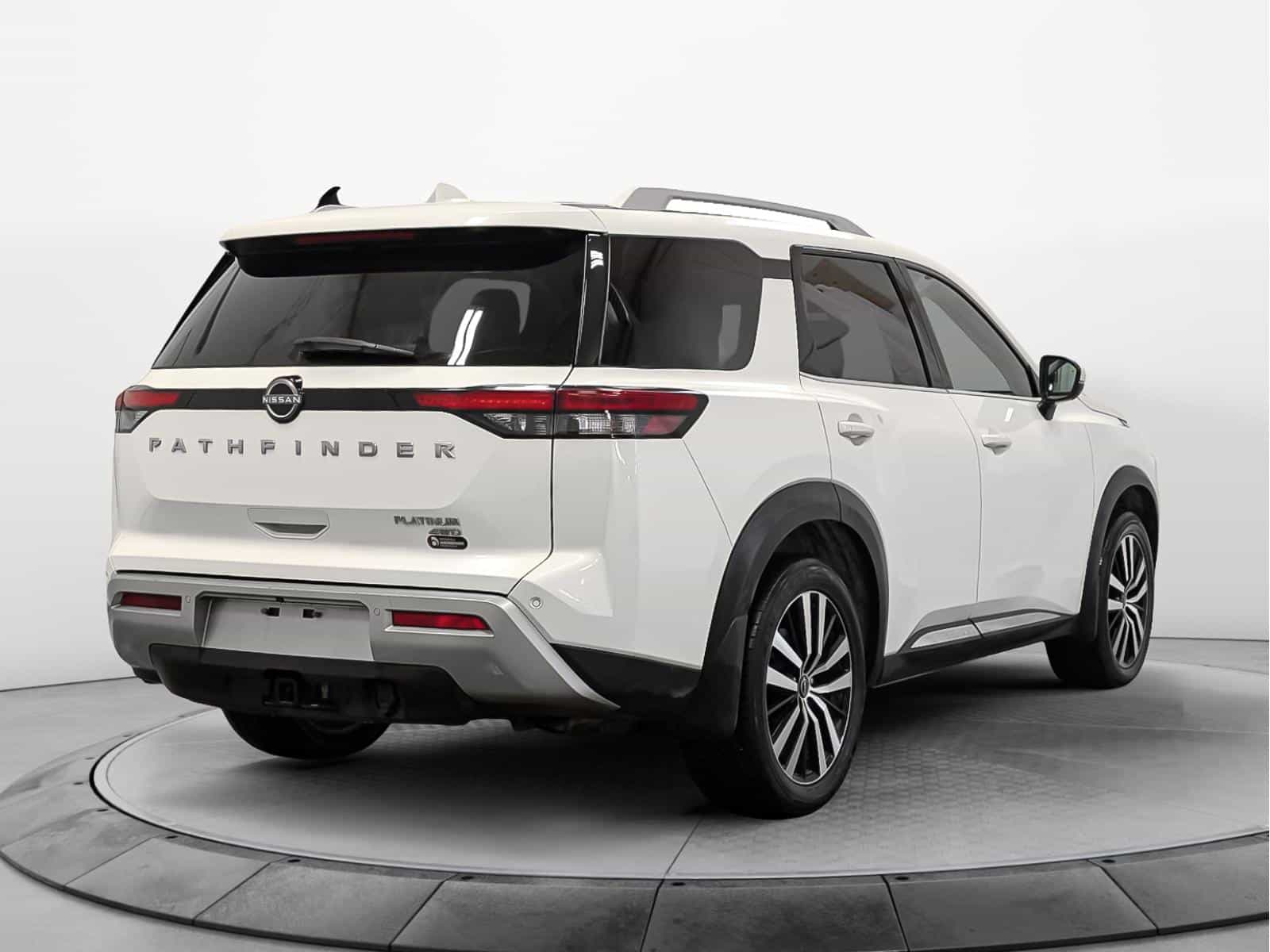 Image 4 Nissan Pathfinder Platinum 2023