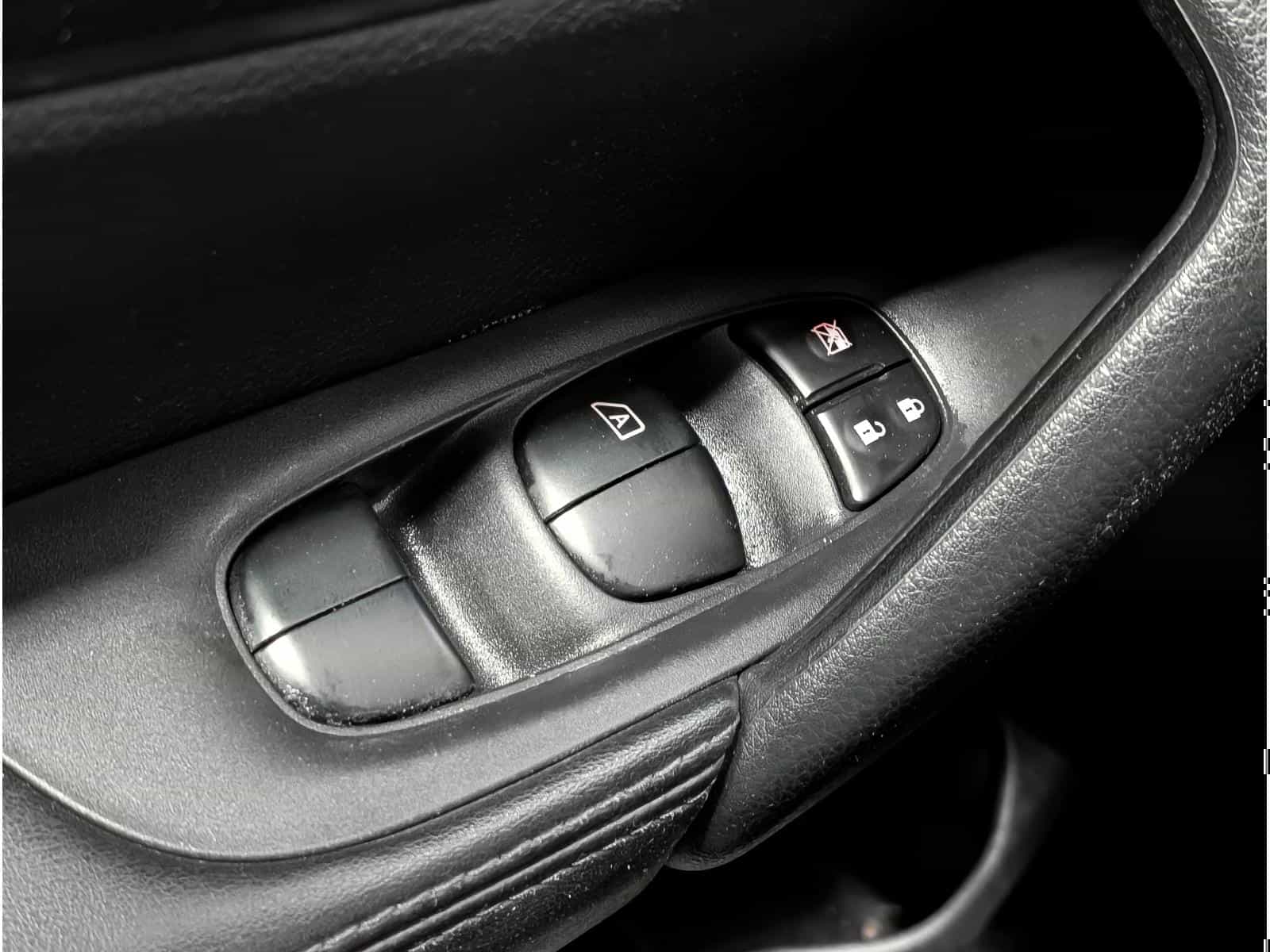 Image 17 Nissan Qashqai S 2020