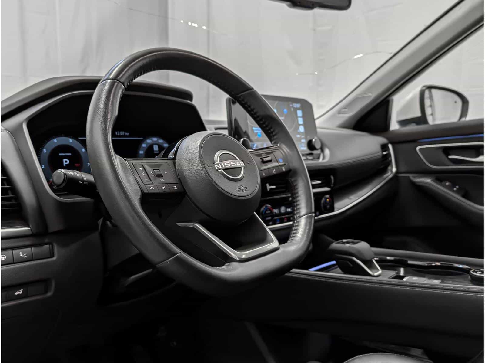 2023 Nissan Rogue Platinum - Image 6