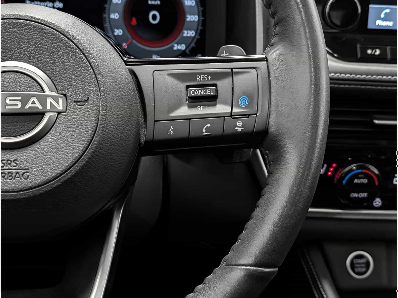 2023 Nissan Rogue Platinum - Image 13