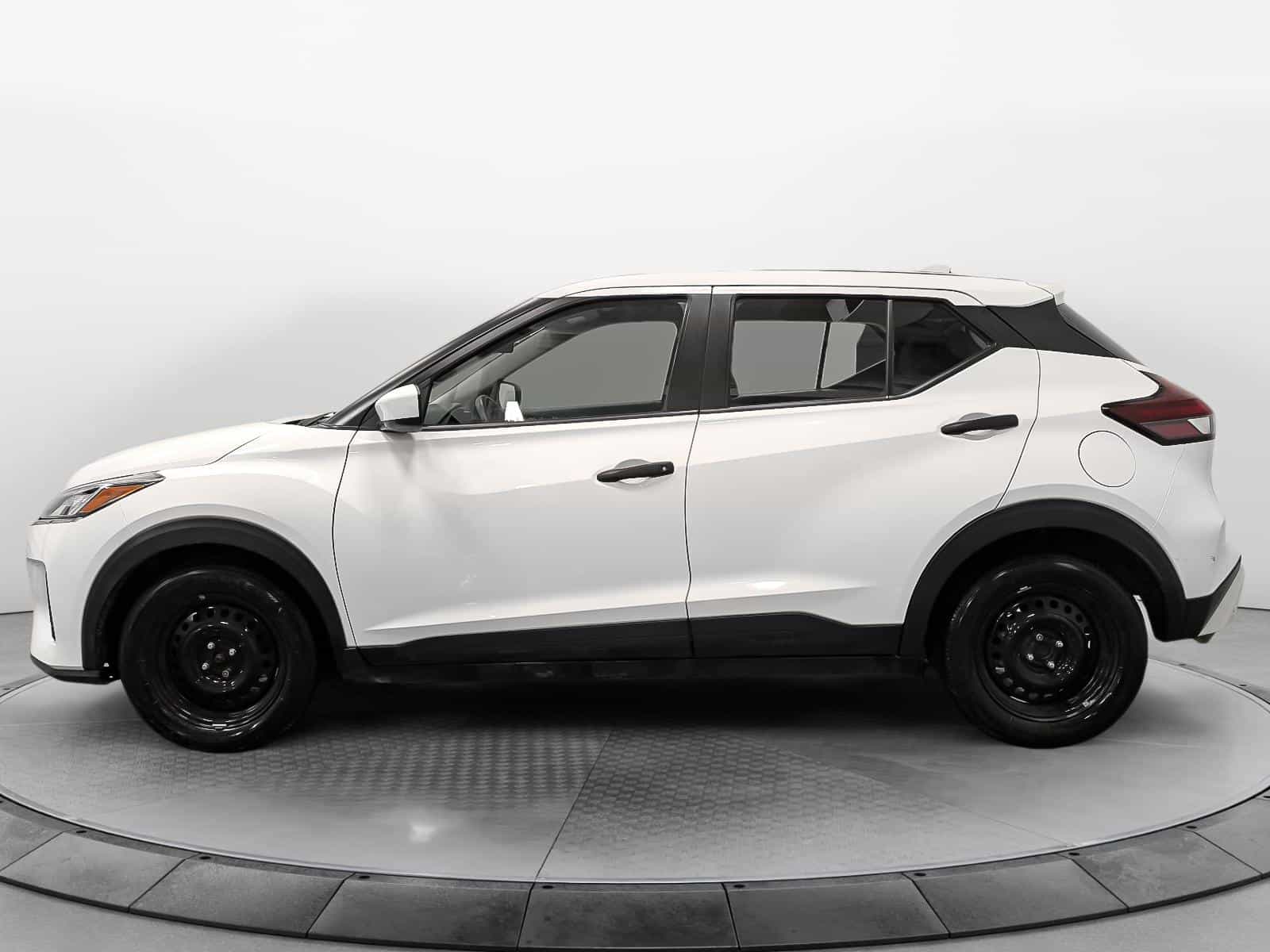 2021 Nissan Kicks S - Image 2