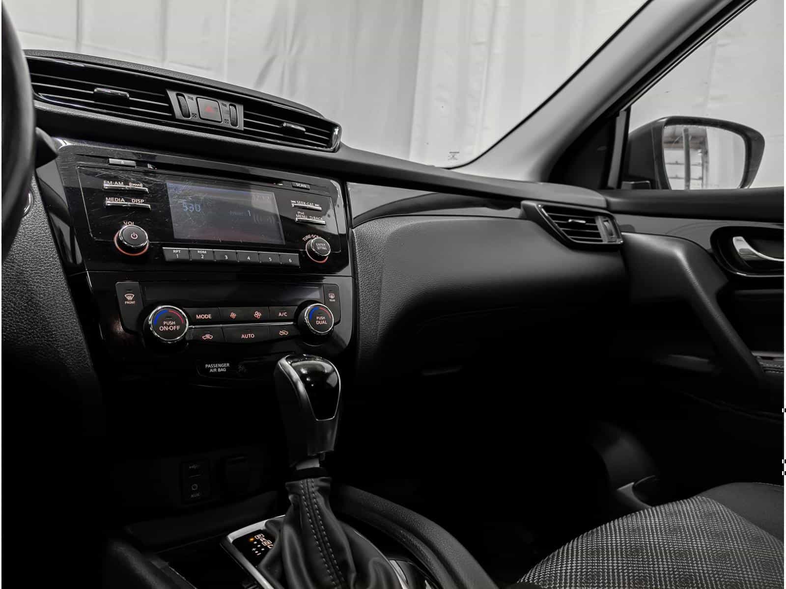 Image 8 Nissan Qashqai SV 2018