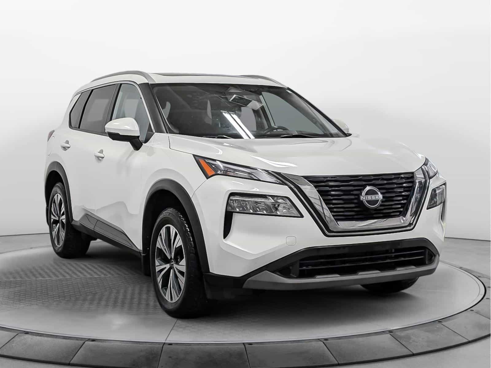 2022 Nissan Rogue SV - Image 3