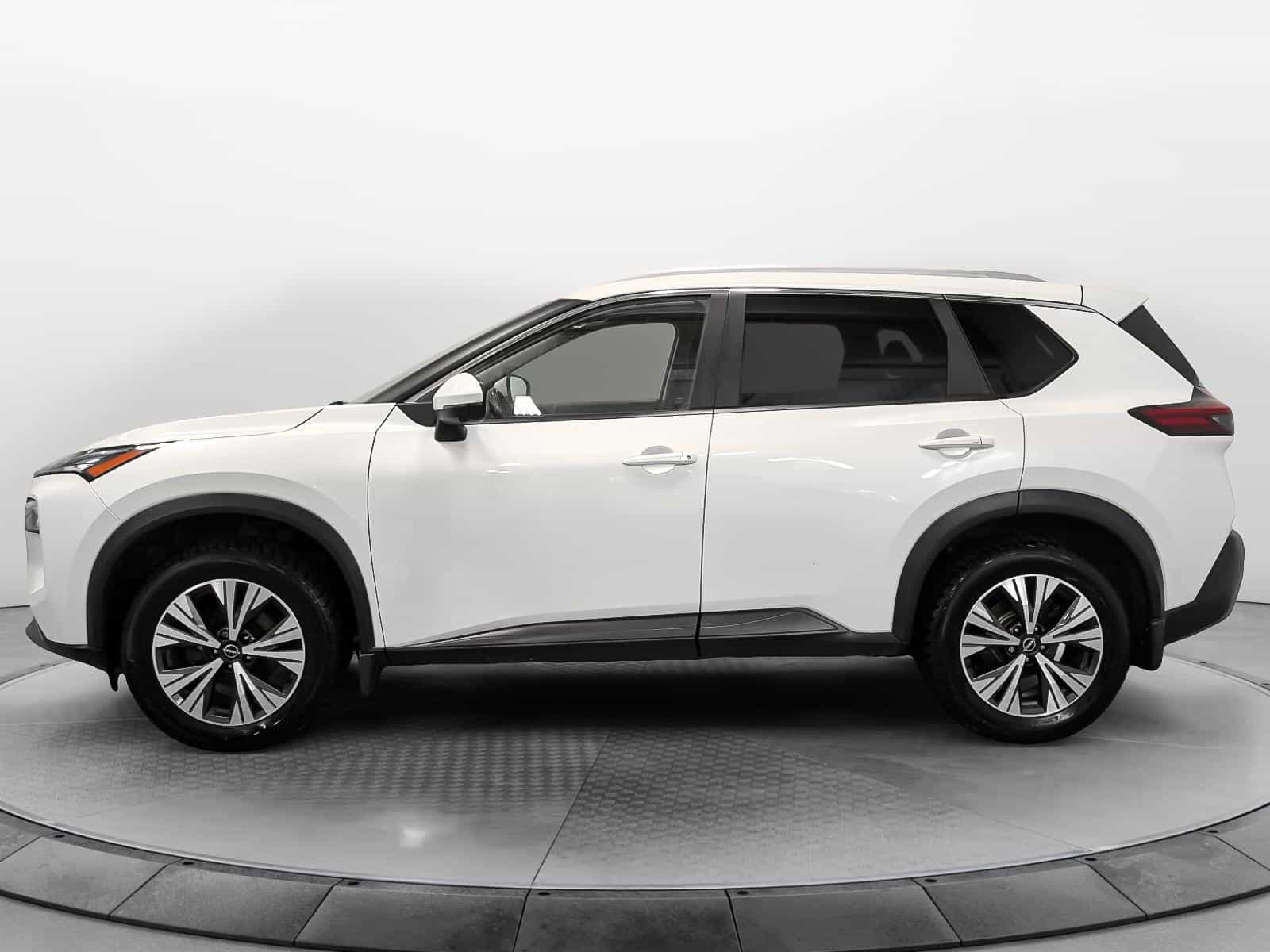 2022 Nissan Rogue SV - Image 2