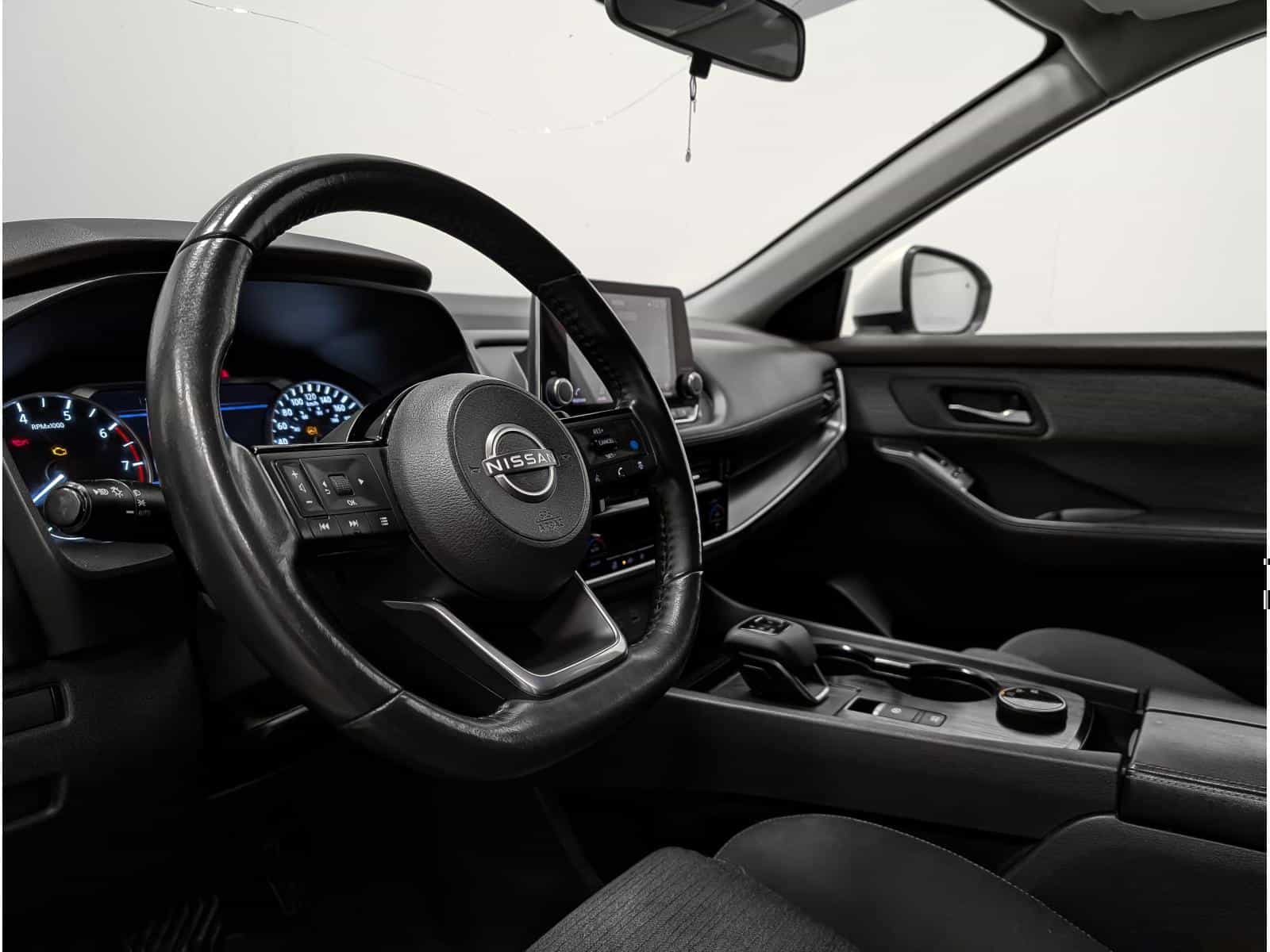 2022 Nissan Rogue SV - Image 6