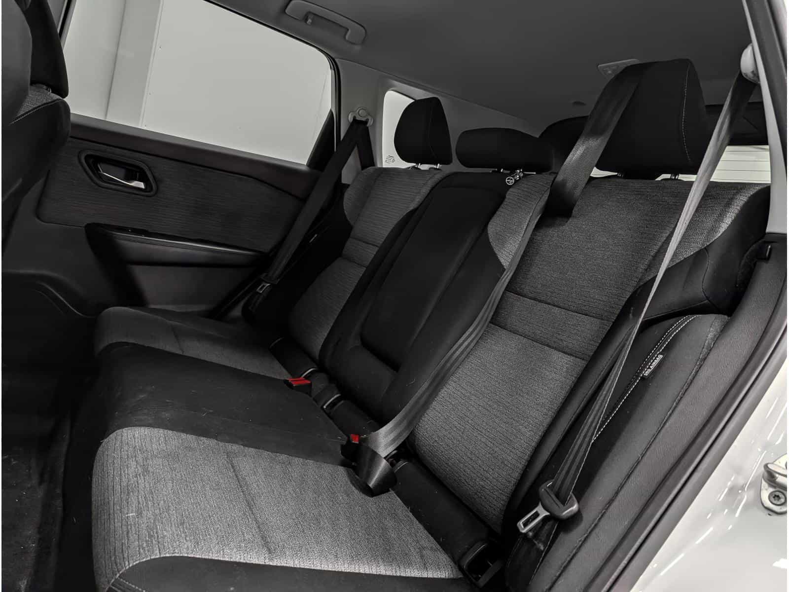 2022 Nissan Rogue SV - Image 10