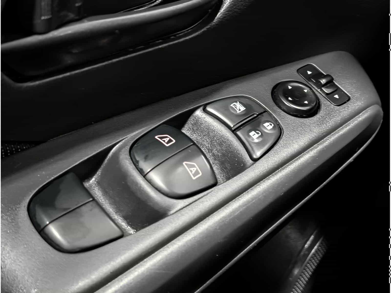 Image 18 Nissan Kicks S 2023