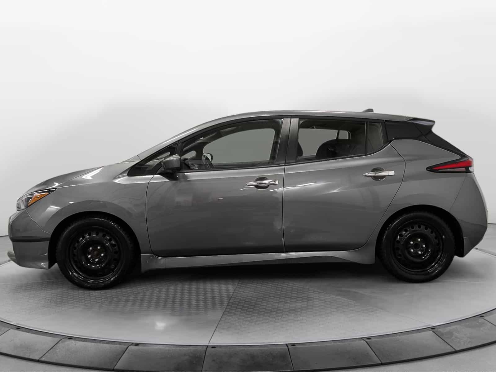 2020 Nissan Leaf SV - Image 3