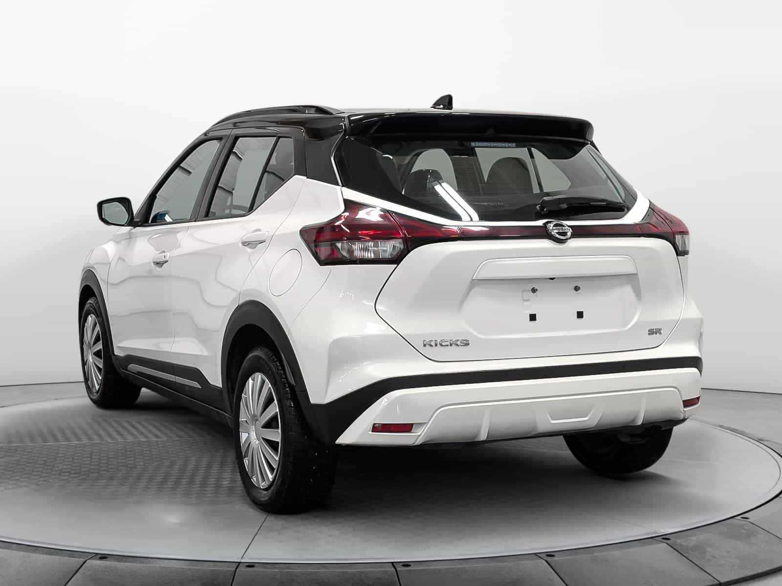 2021 Nissan Kicks SR - Image 4