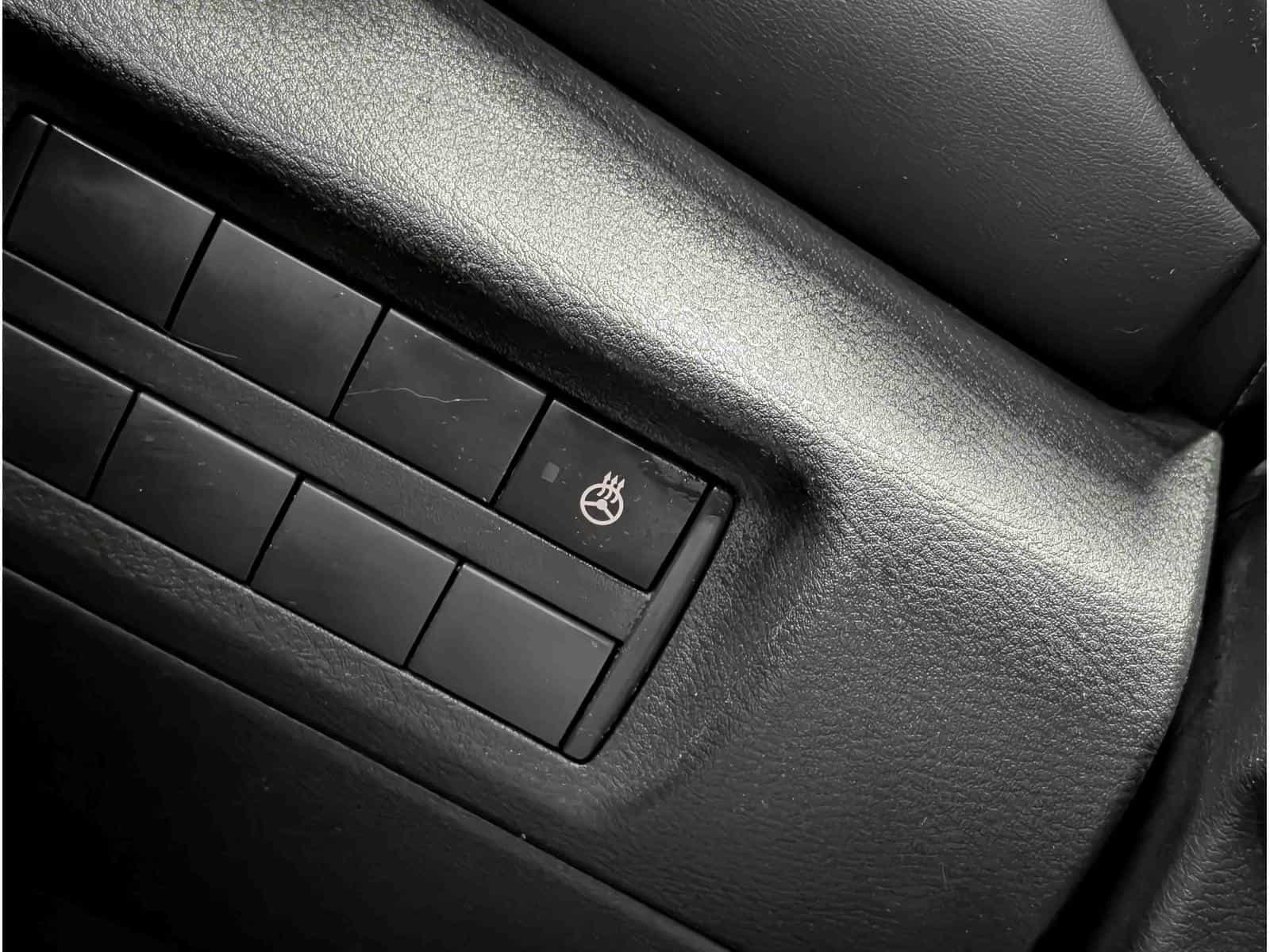 2021 Nissan Kicks SR - Image 16