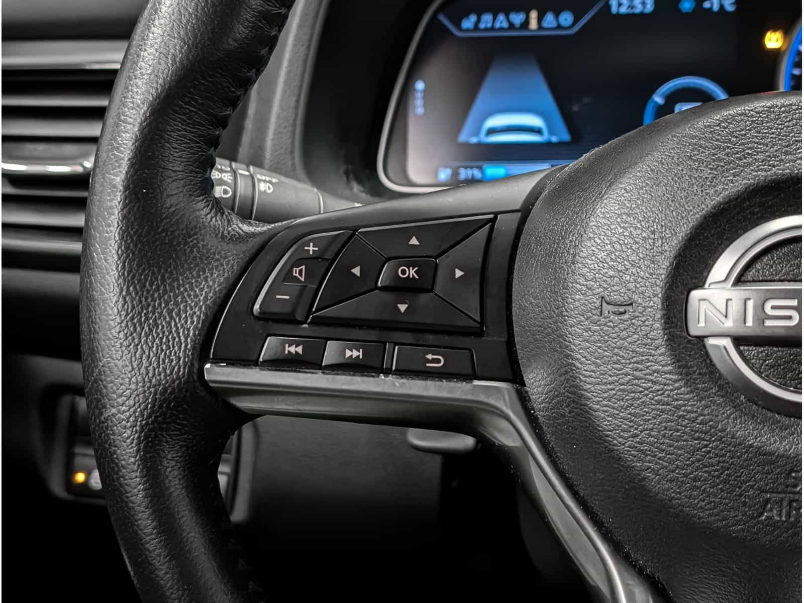 2023 Nissan Leaf SV - Image 16