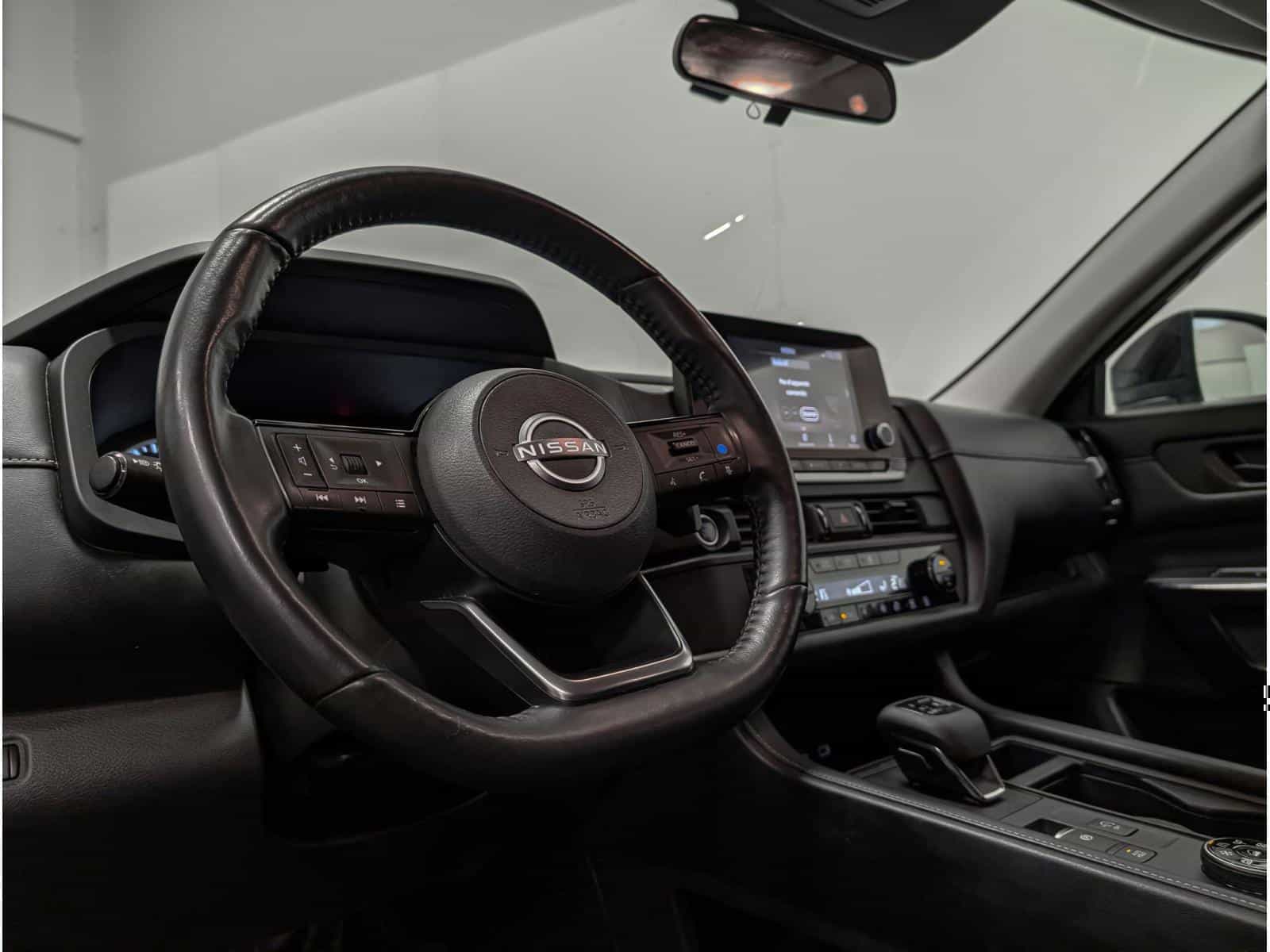 Image 6 Nissan Pathfinder S 2023