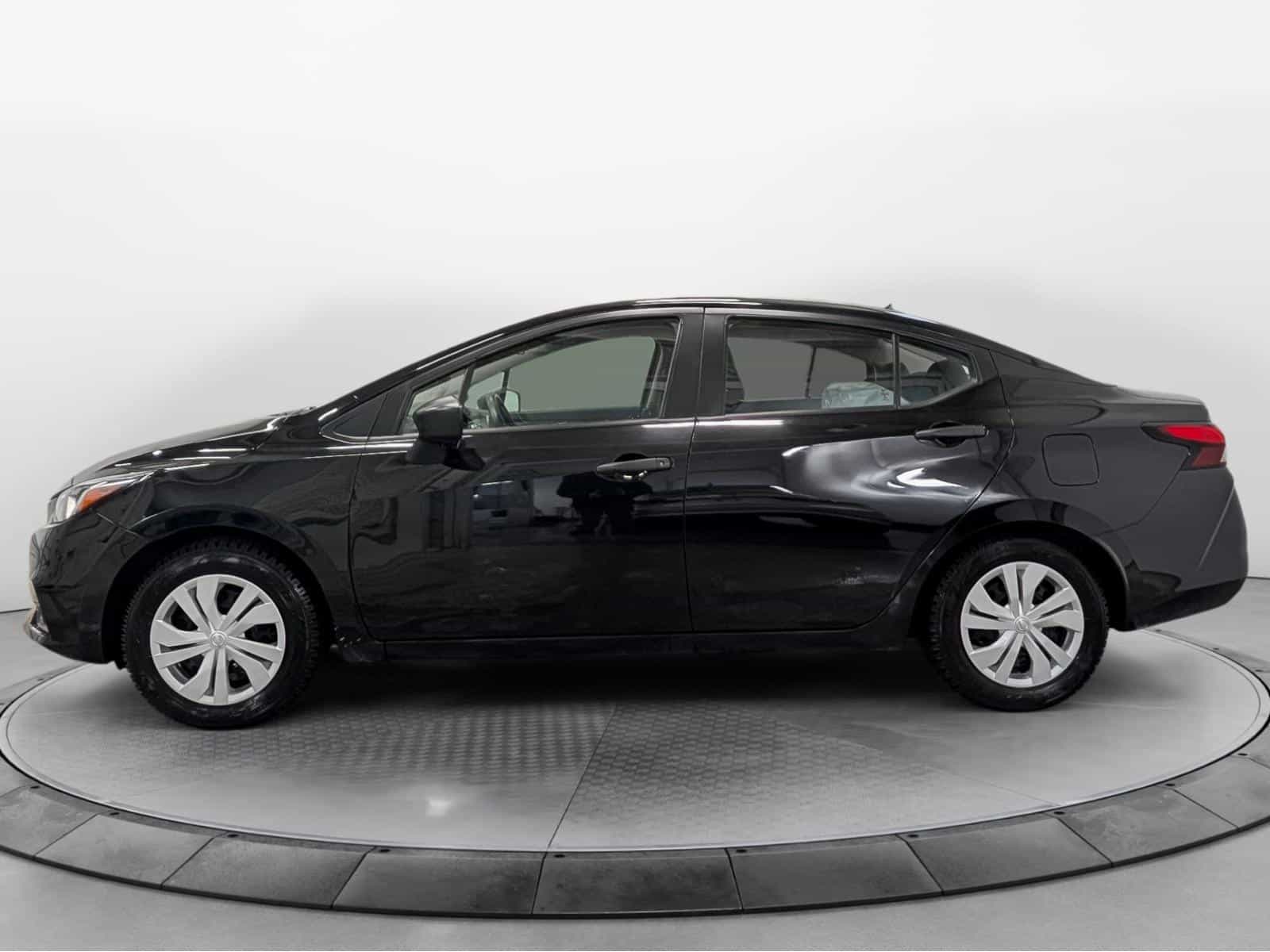2021 Nissan Versa S - Image 5