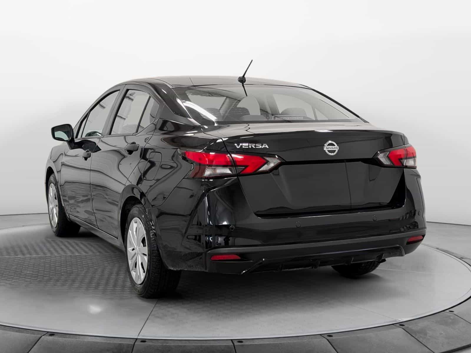 2021 Nissan Versa S - Image 3