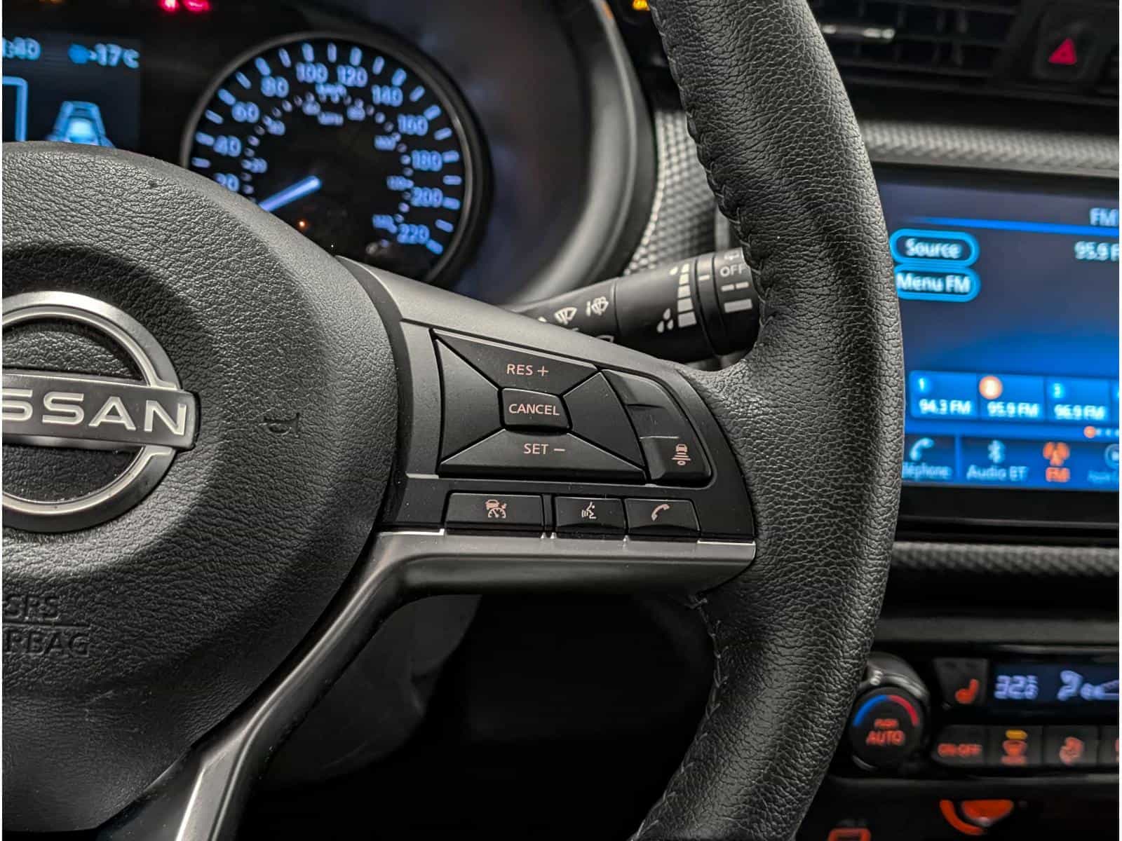 Image 12 Nissan Kicks SV 2023