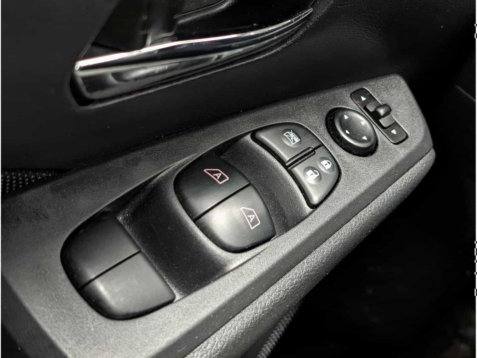 Image 14 Nissan Kicks SV 2023