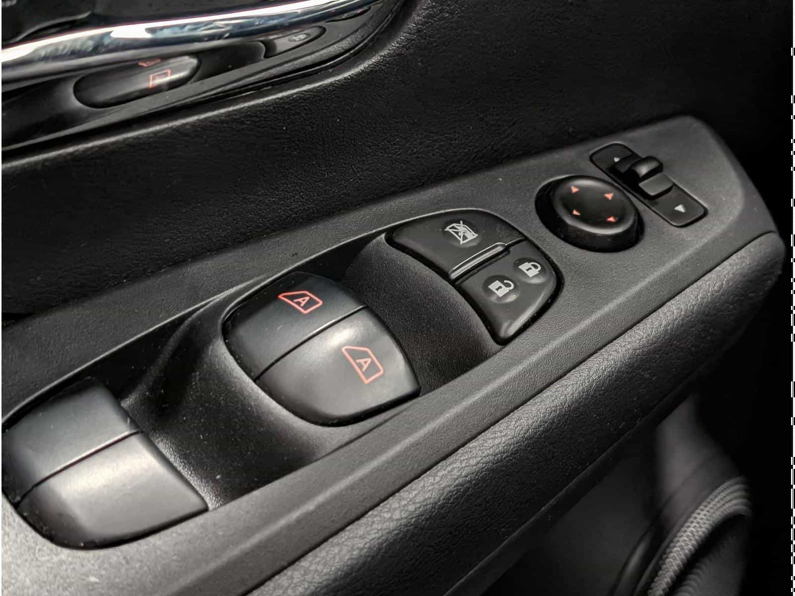 2021 Nissan Kicks SV - Image 16