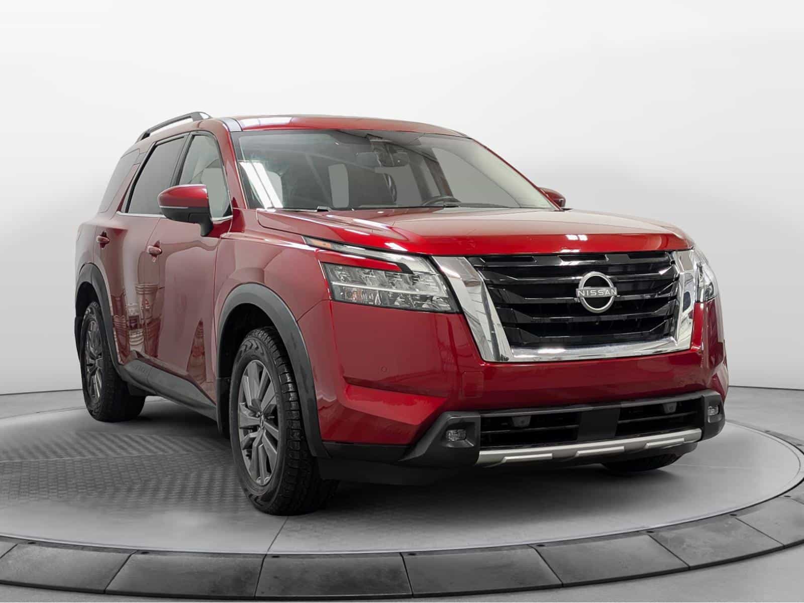 2022 Nissan Pathfinder SV - Image 2
