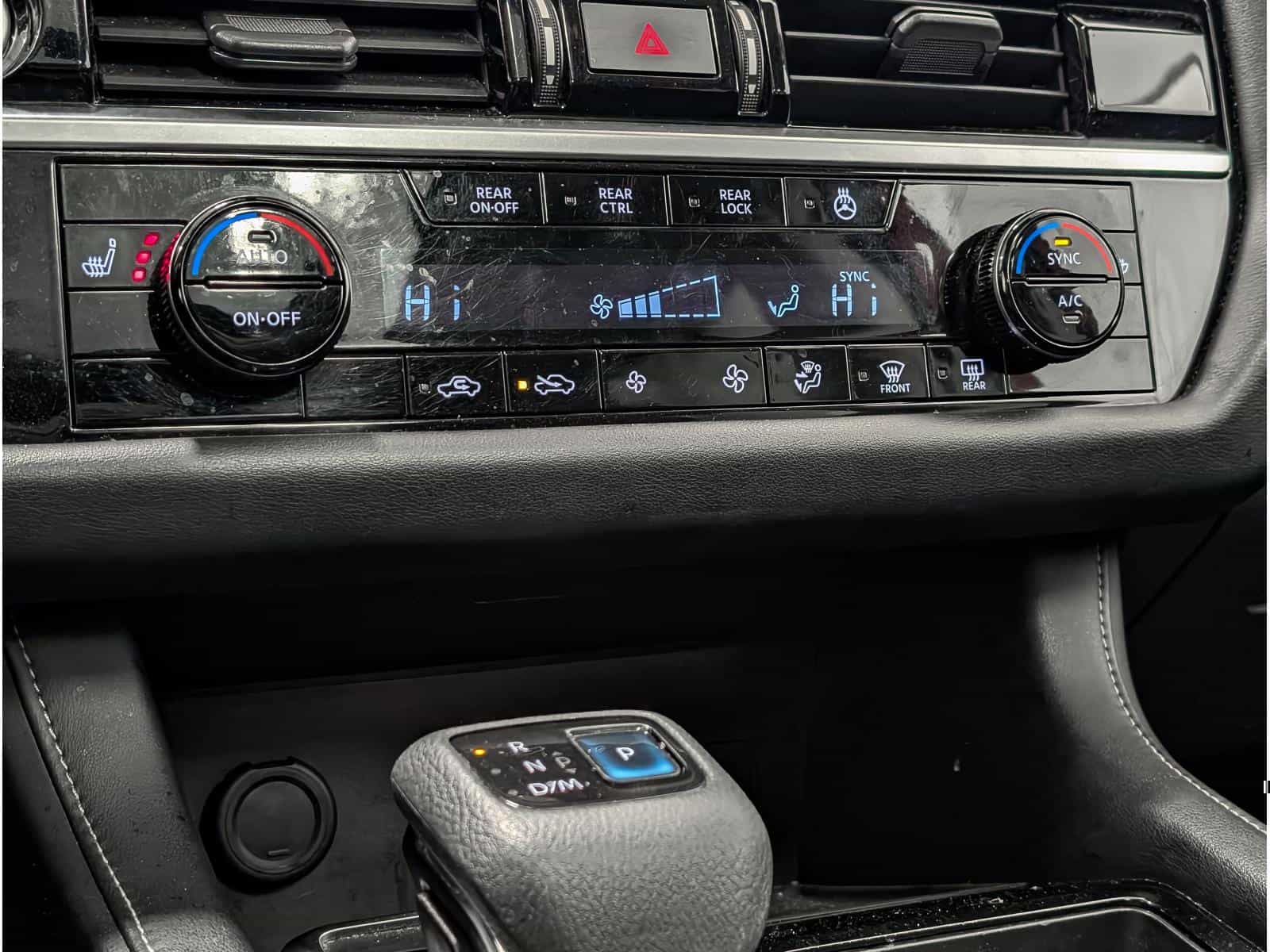 2022 Nissan Pathfinder SV - Image 11