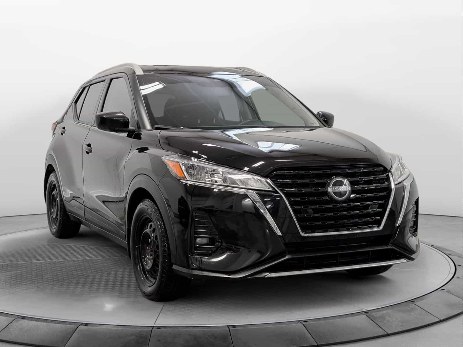 2022 Nissan Kicks SV - Image 2