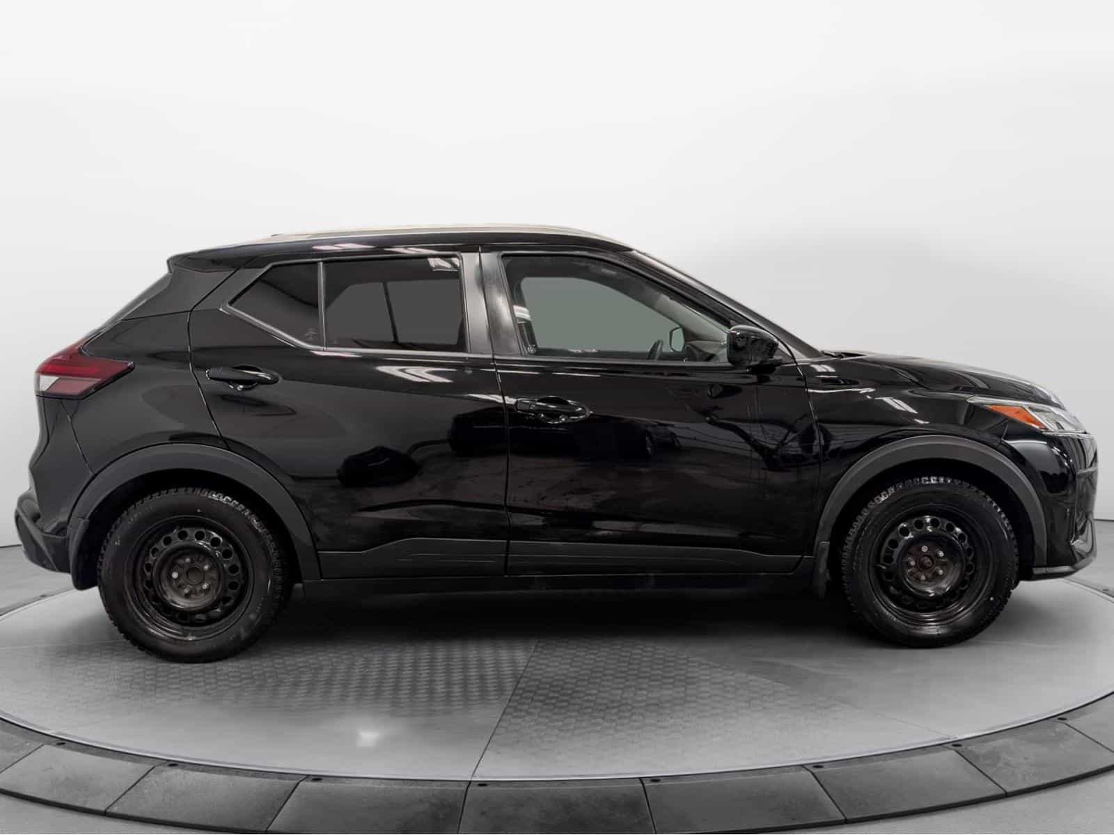 2022 Nissan Kicks SV - Image 5