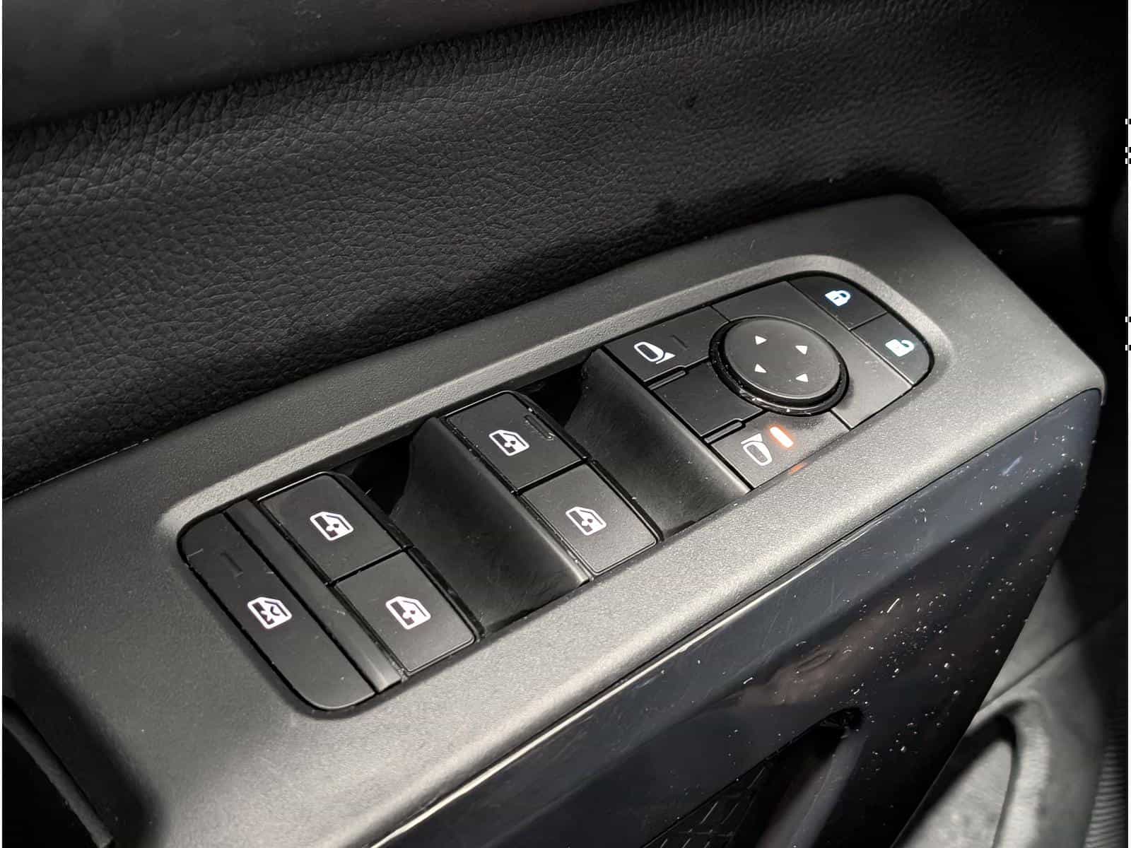 Image 16 Nissan Pathfinder SV 2024