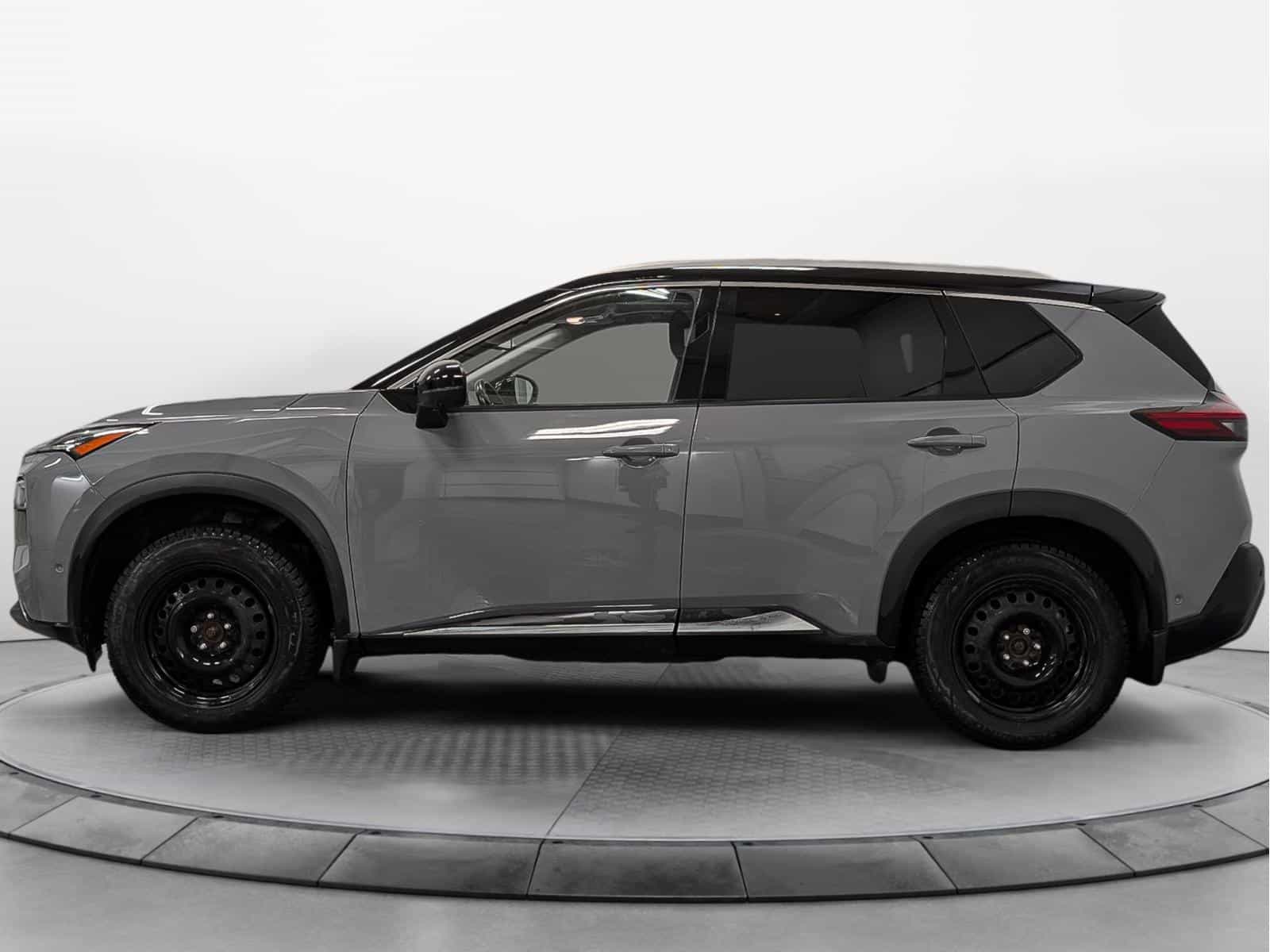2023 Nissan Rogue SL - Image 2