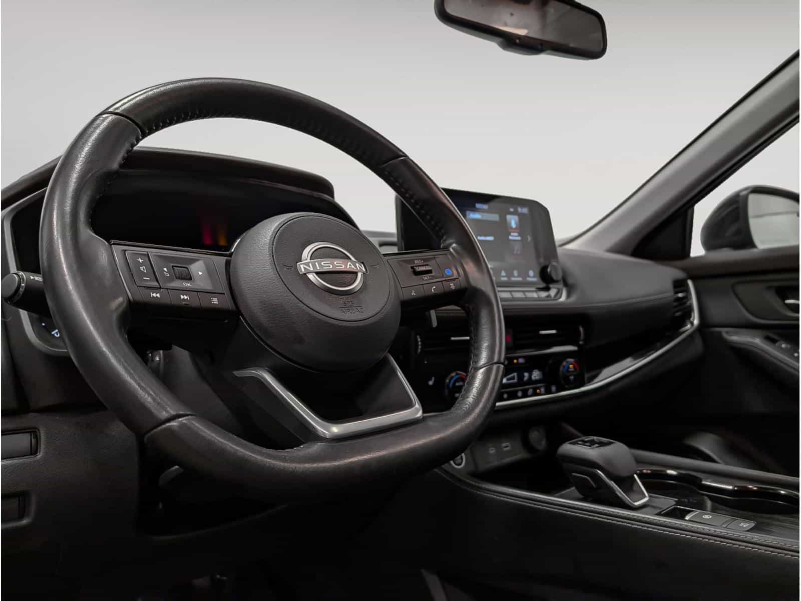 2023 Nissan Rogue SL - Image 6