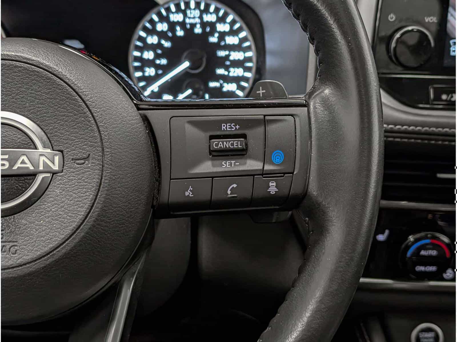 2023 Nissan Rogue SL - Image 12