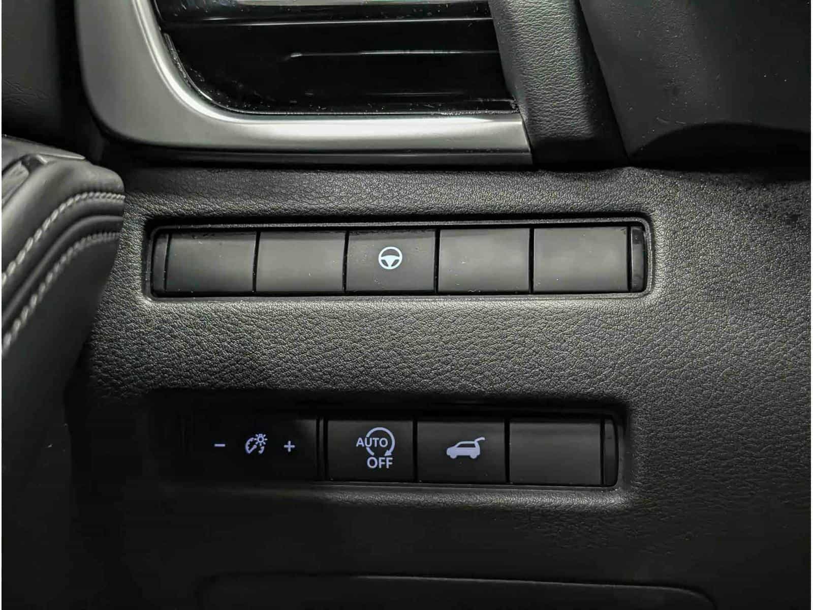 2023 Nissan Rogue SL - Image 15