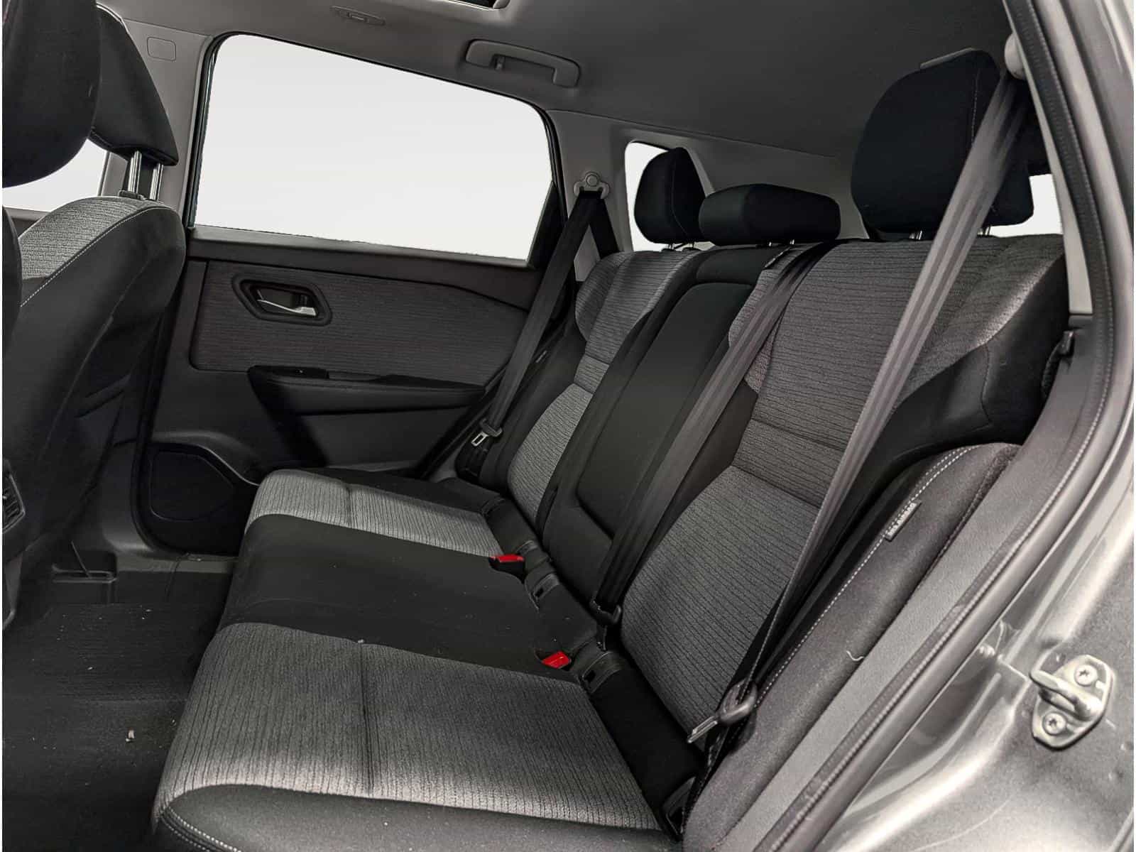 2022 Nissan Rogue SV - Image 9