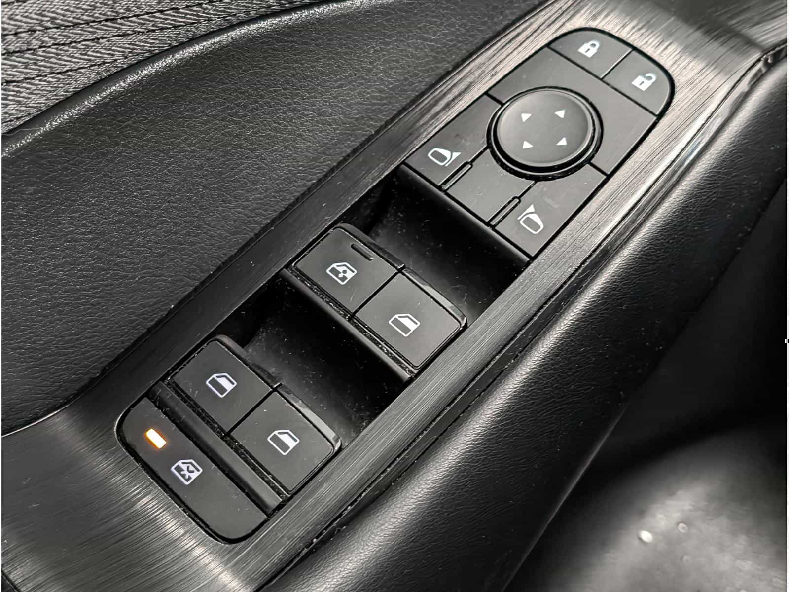 Image 14 Nissan Rogue S 2023