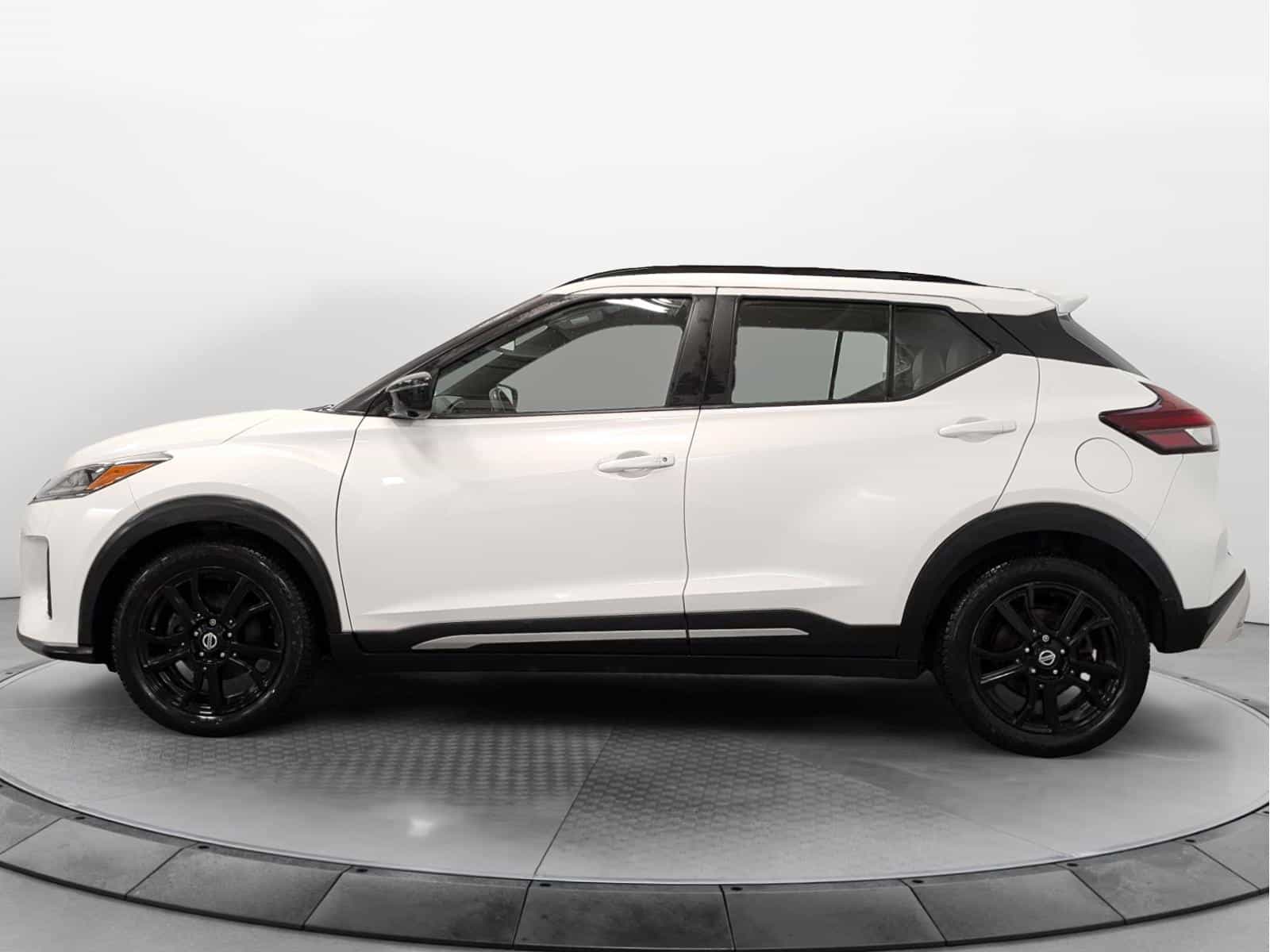 2021 Nissan Kicks SR - Image 5