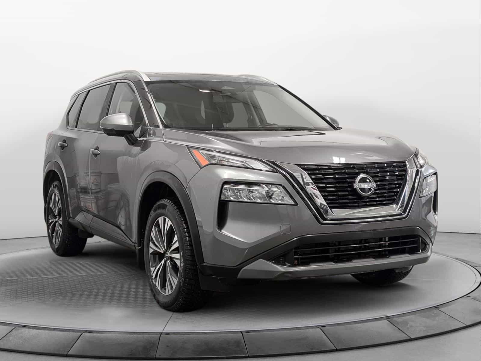 2023 Nissan Rogue SV - Image 3